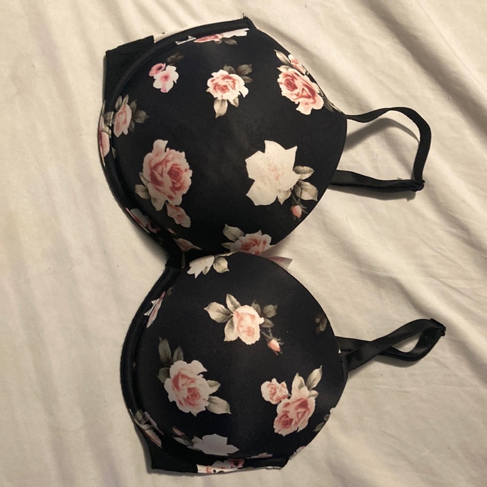 36 DD Bra from PINK brand new never worn